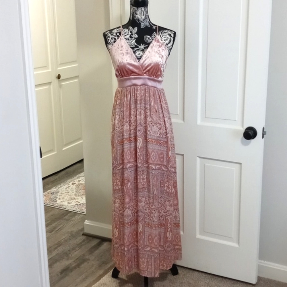 🩷Wonderly🩷 - Rose Pink Paisley Medallion "Road Trip" Midi Dress